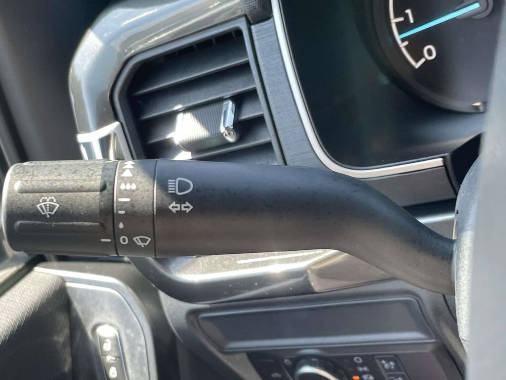 Used 2021  Ford XL image 21