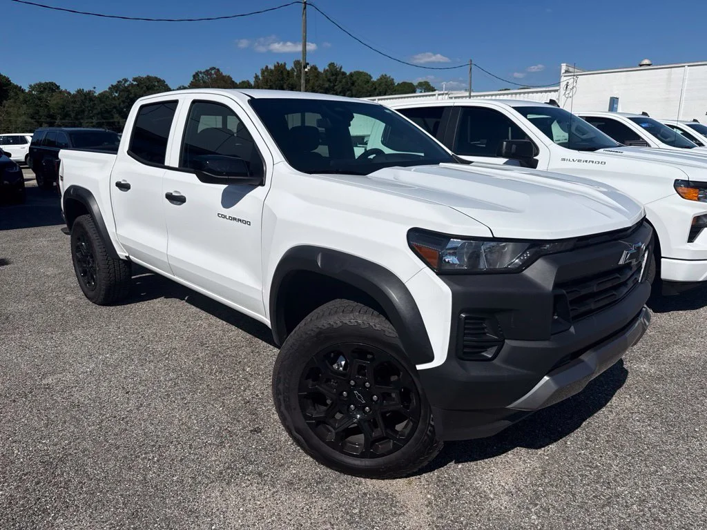 Used 2026 Summit White Chevrolet Trail Boss image 5