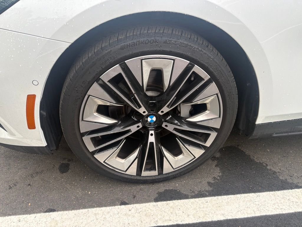 Used 2026 Mineral White Metallic BMW 530i xDrive image 3