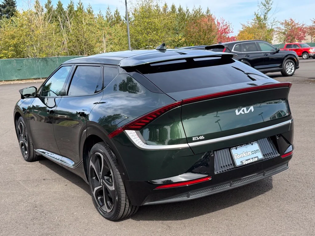 Used 2023 Deep Forest Green Kia GT-Line image 6