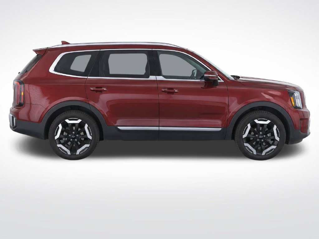 Used 2023 Red Kia EX image 8