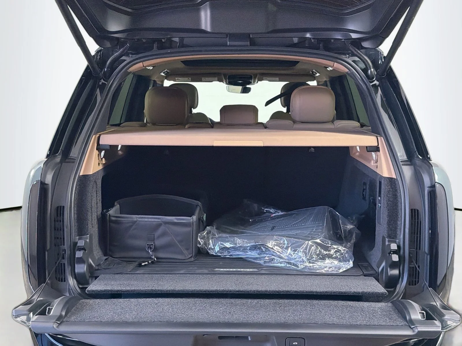 New 2026 Belgravia Green Land Rover SE image 29