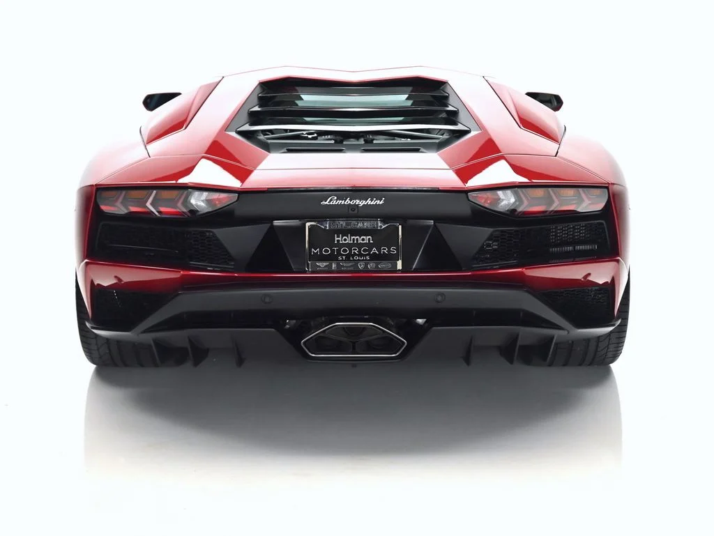 Used 2018 Maroon Lamborghini  image 5