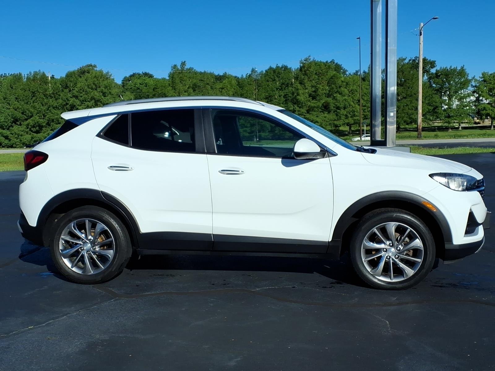 Used 2021 Buick Encore GX Select with VIN KL4MMESL8MB086253 for sale in Forsyth, IL