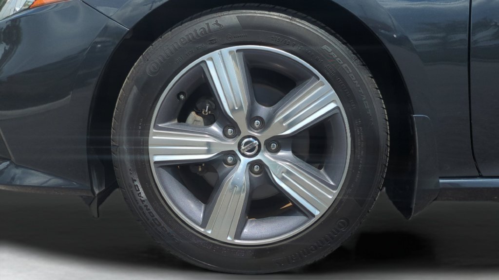 Used 2019 Blue Nissan 2.5 SL image 25