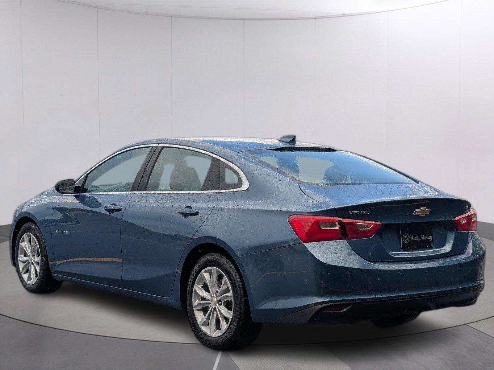 Used 2025 Lakeshore Blue Metallic Chevrolet LT image 3