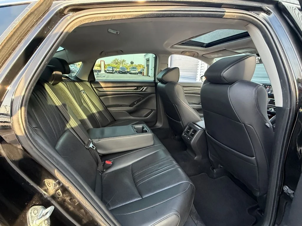 Used 2022 Black Honda Touring image 16