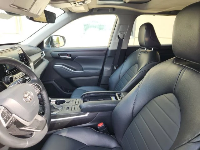 Certified Used 2022 Silver Toyota XLE image 8