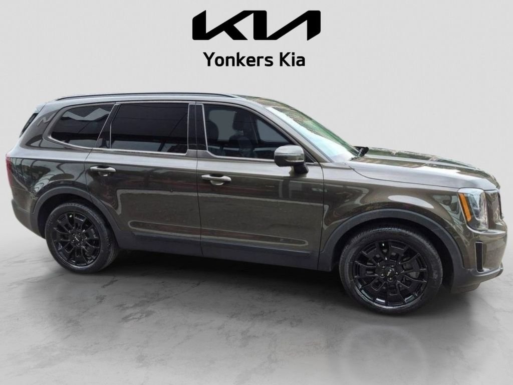 Certified Used 2022 Green Kia EX image 5