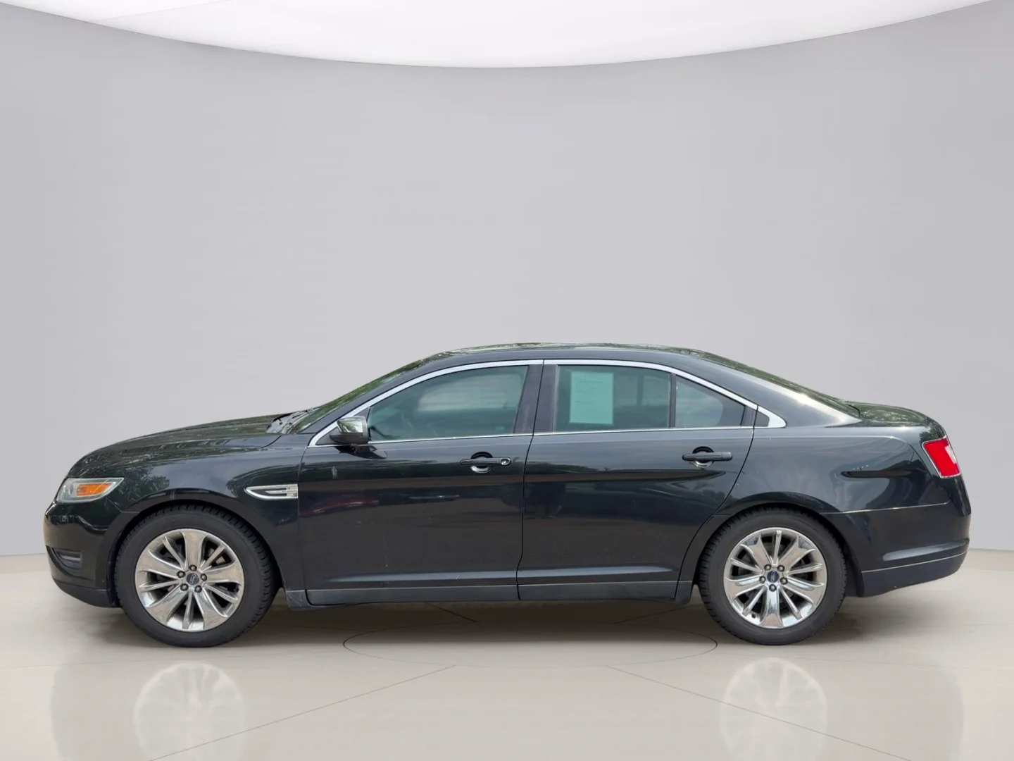 Used 2011 Black Ford LIMITED image 2