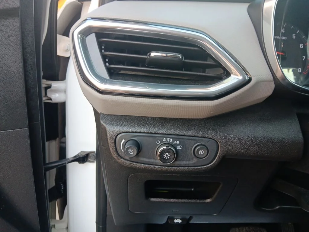 Used 2021 Summit White Chevrolet LT image 20