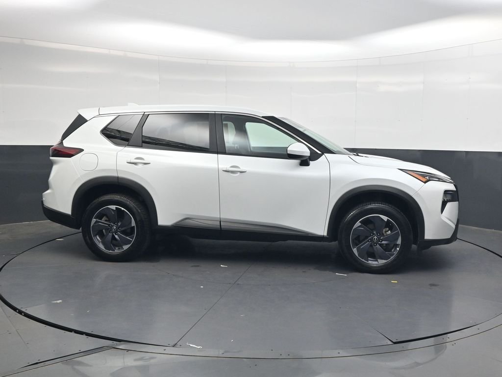 Used 2025 White Nissan SV image 4