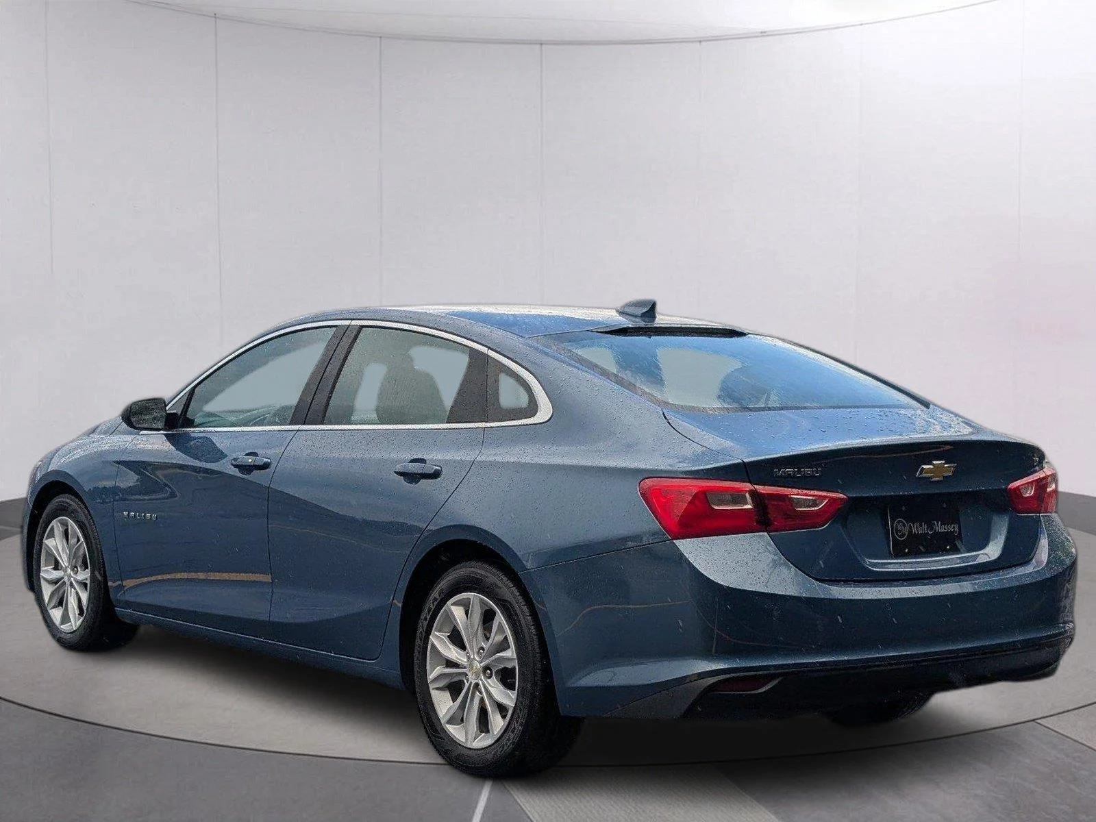 Used 2025 Lakeshore Blue Metallic Chevrolet LT image 3