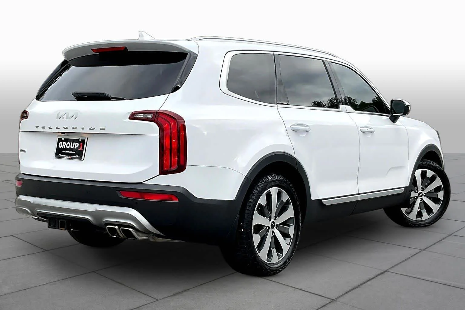 Used 2022 Glacial White Pearl Kia S image 13