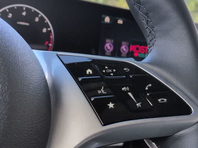 New 2026 Polar White Mercedes-Benz GLB 250 image 25
