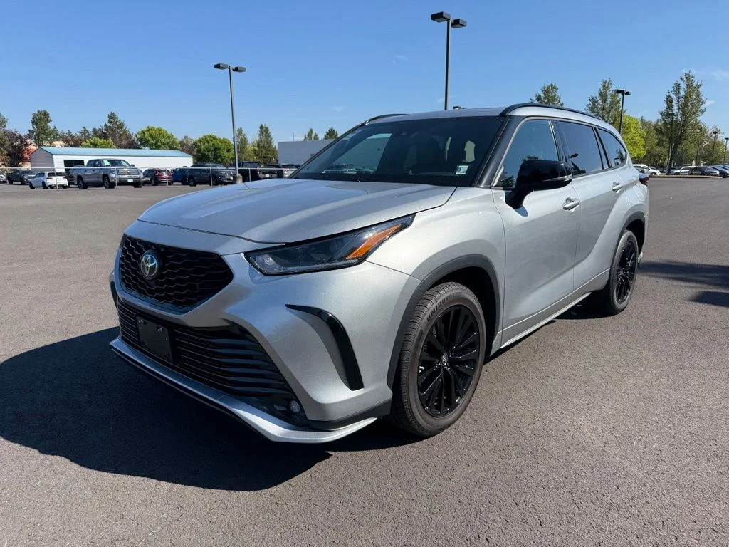 Used 2025 Celestial Silver Metallic Toyota XSE image 3