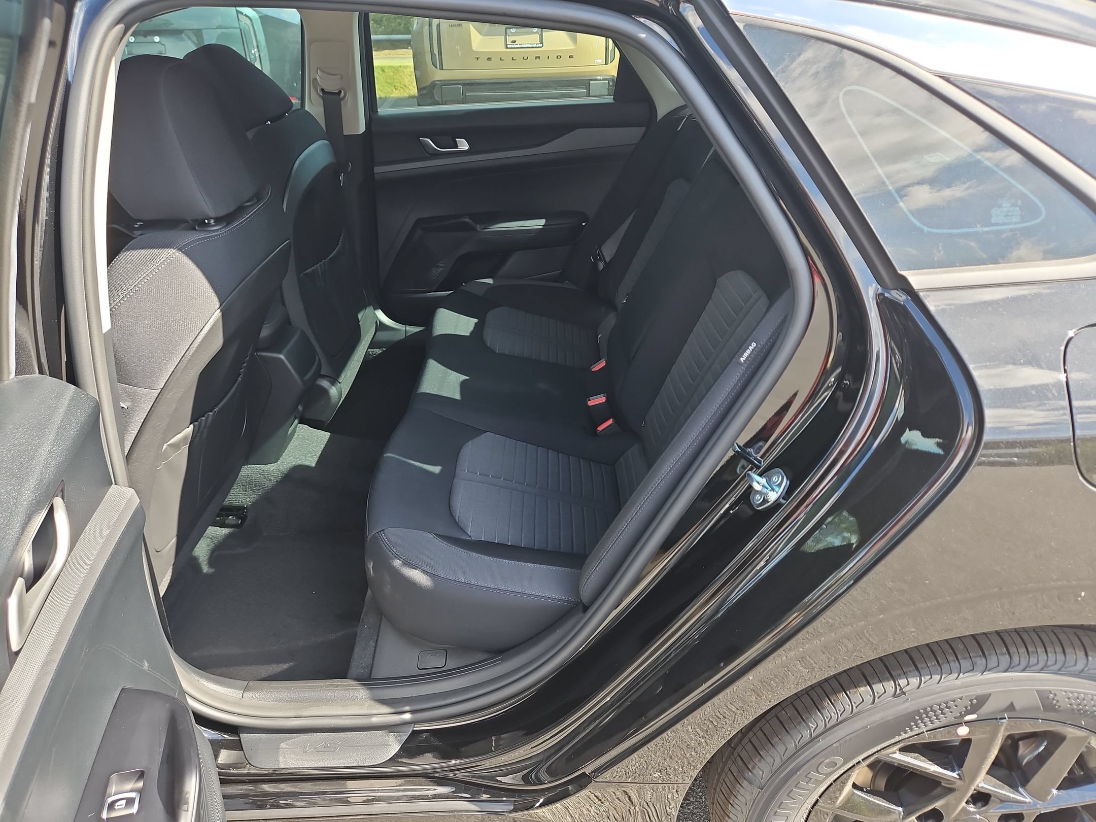 New 2026 Aurora Black Pearl Kia LXS image 27