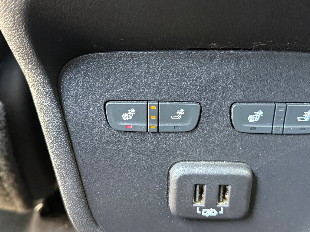 Used 2022 Silver Ice Metallic Chevrolet Premier image 19
