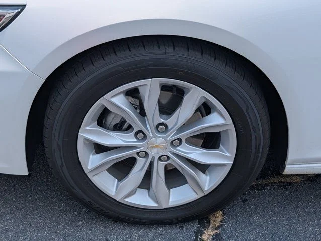 Used 2025 Summit White Chevrolet LT image 13