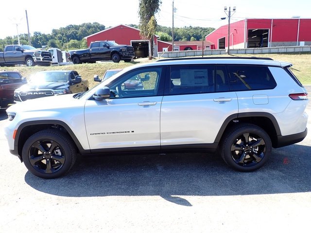 New 2025 Silver Zynith Exterior Paint Jeep Limited image 2