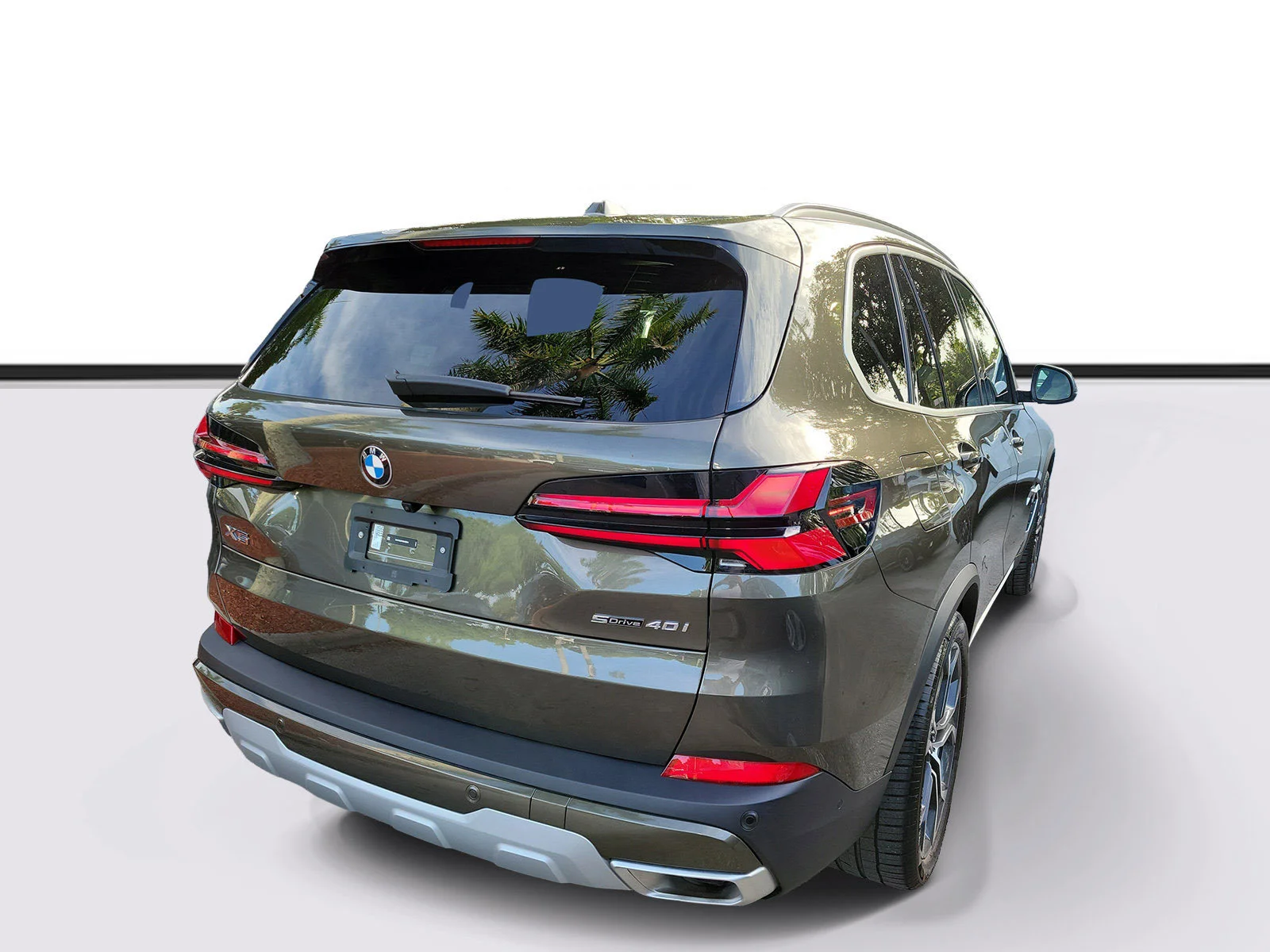 Used 2024 Manhattan Green Metallic BMW sDrive40i image 4