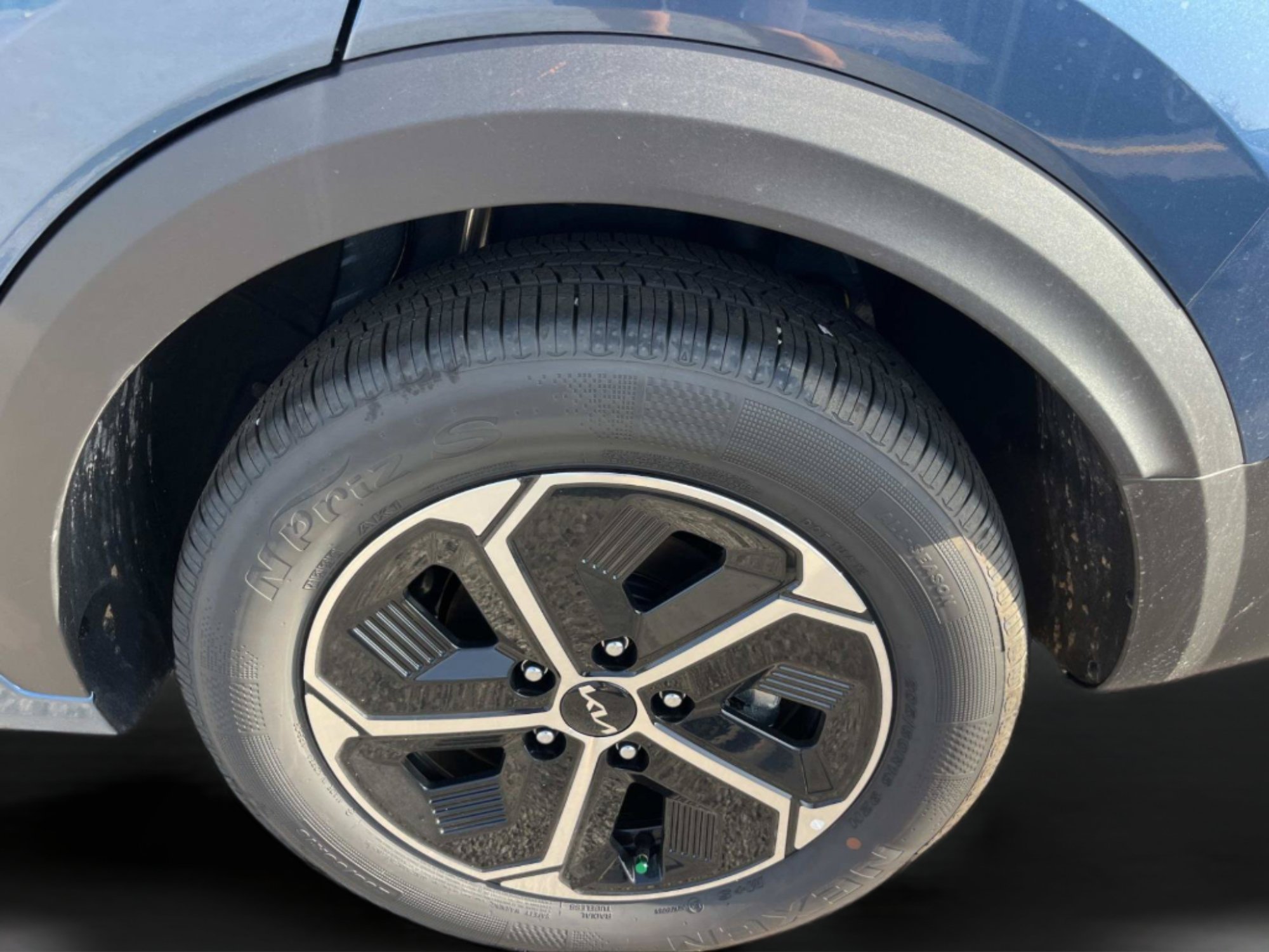 New 2026 Mineral Blue Kia EX image 11