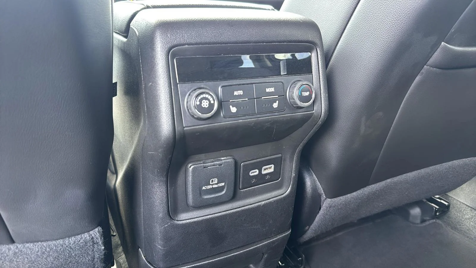 Used 2023 White GMC Denali image 28