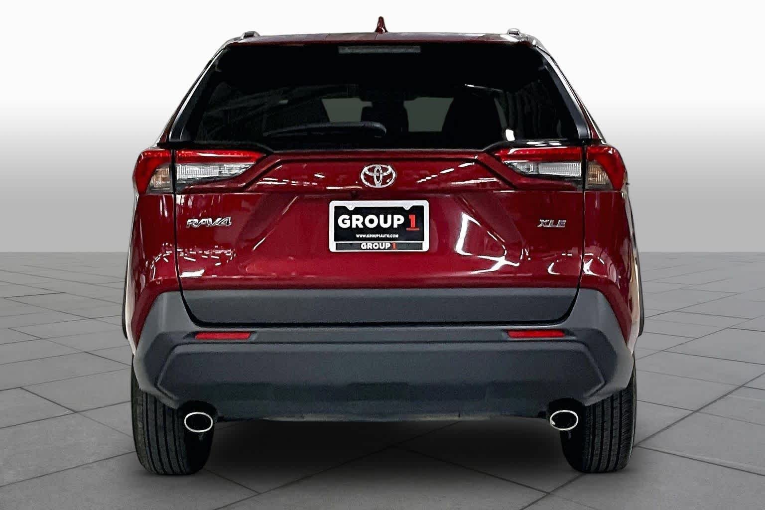 Used 2025 Ruby Flare Pearl Toyota XLE image 5