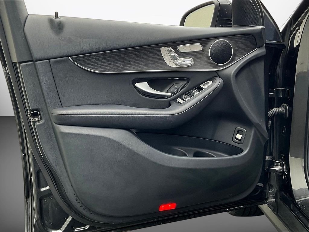 Used 2022 Black Mercedes-Benz GLC 300 image 20