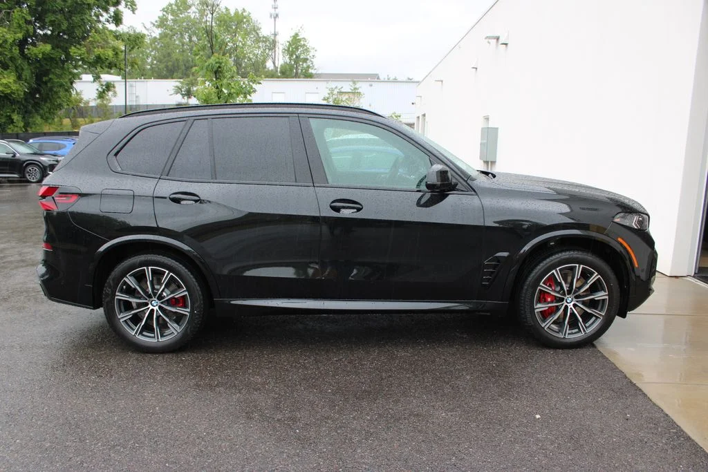 New 2026 Black Sapphire Metallic BMW xDrive40i image 29