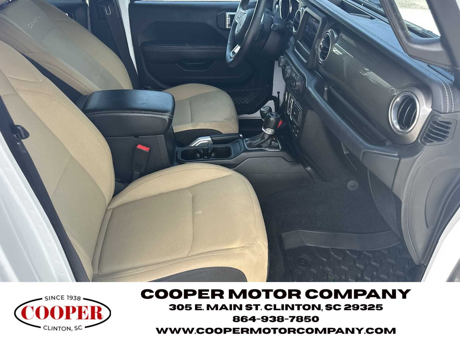 Used 2018 Bright White Clearcoat Jeep Sahara image 13