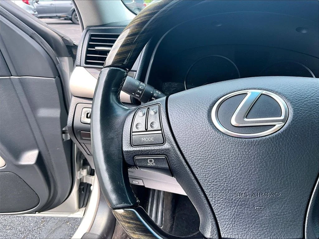 Used 2014 Silver Lexus 460 image 18