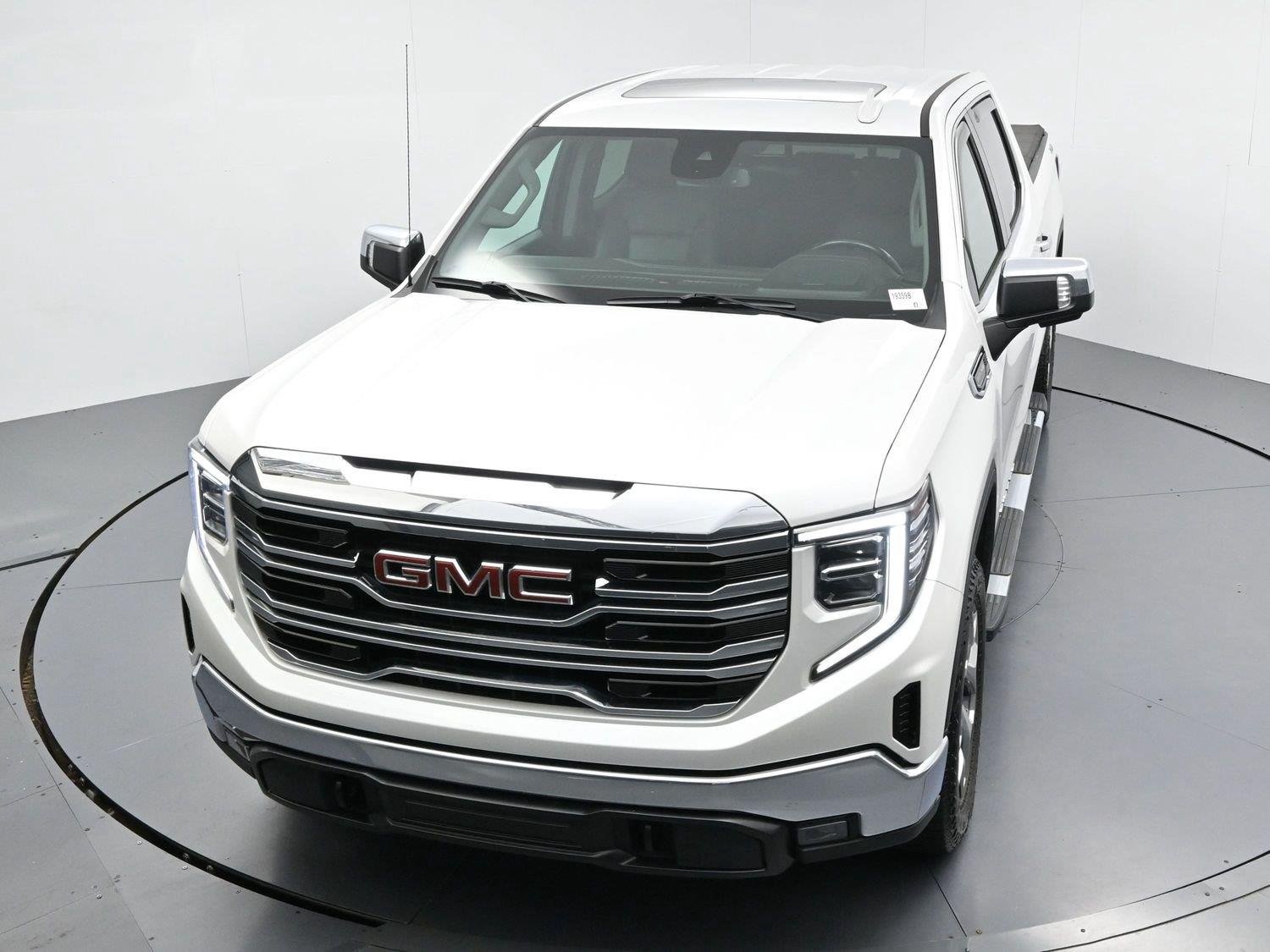 Used 2023 White Frost Tricoat GMC SLT image 40
