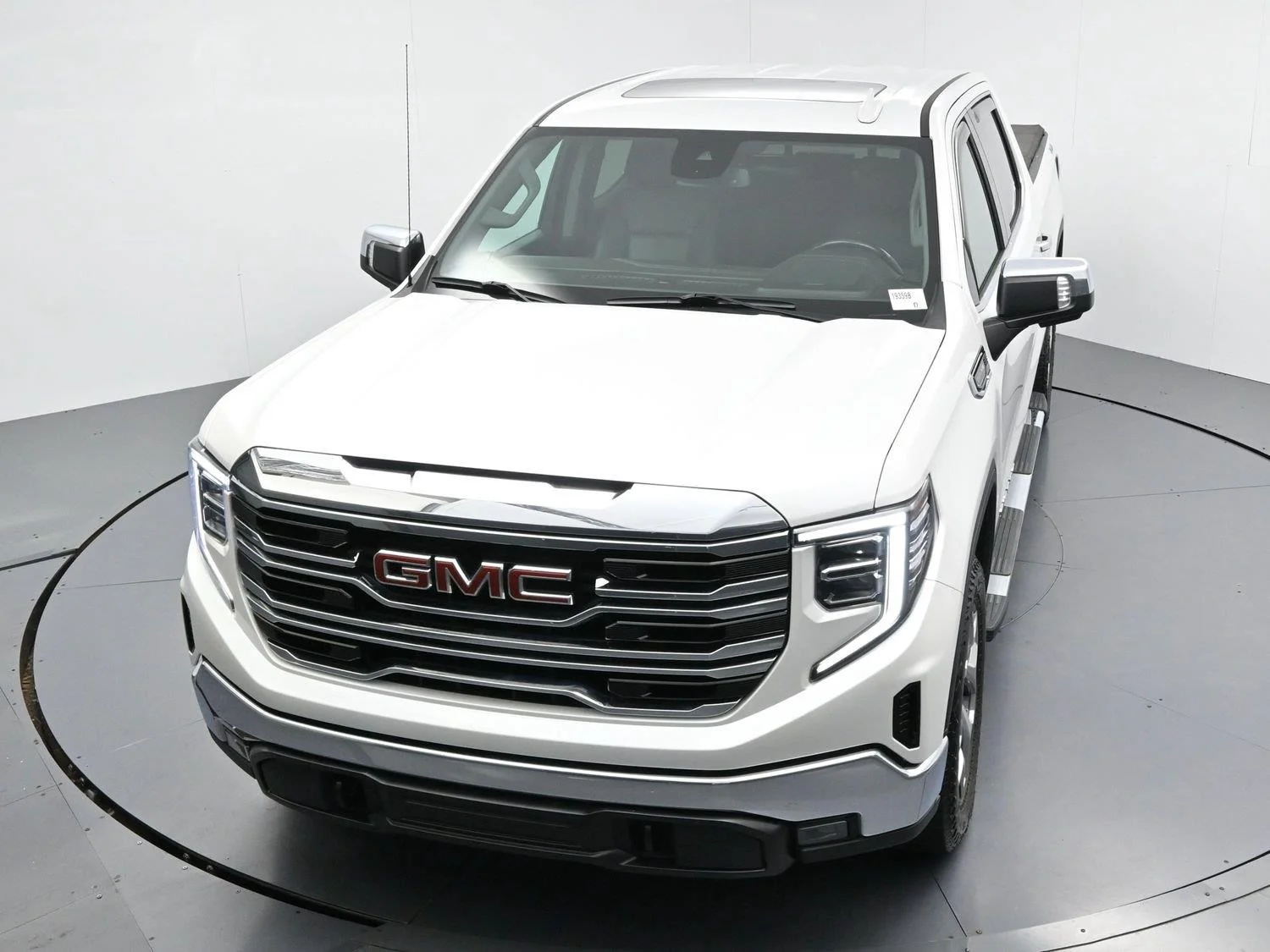 Used 2023 White Frost Tricoat GMC SLT image 40