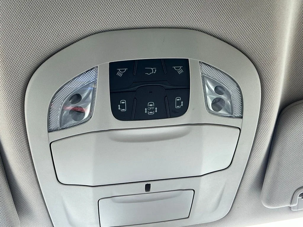 Used 2023 Black Chrysler Touring L image 47