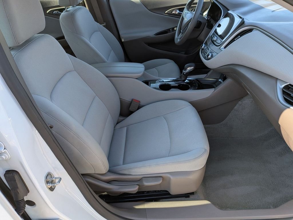Used 2024 White Chevrolet LT image 28