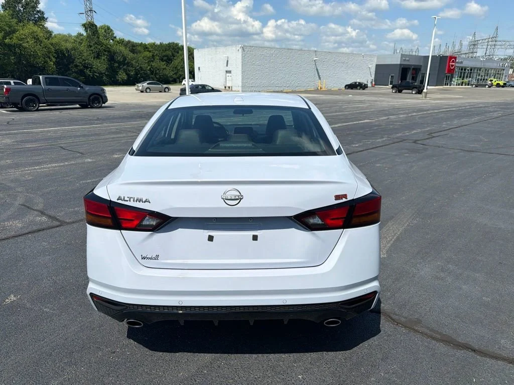 Used 2025 Gray Nissan SR image 6