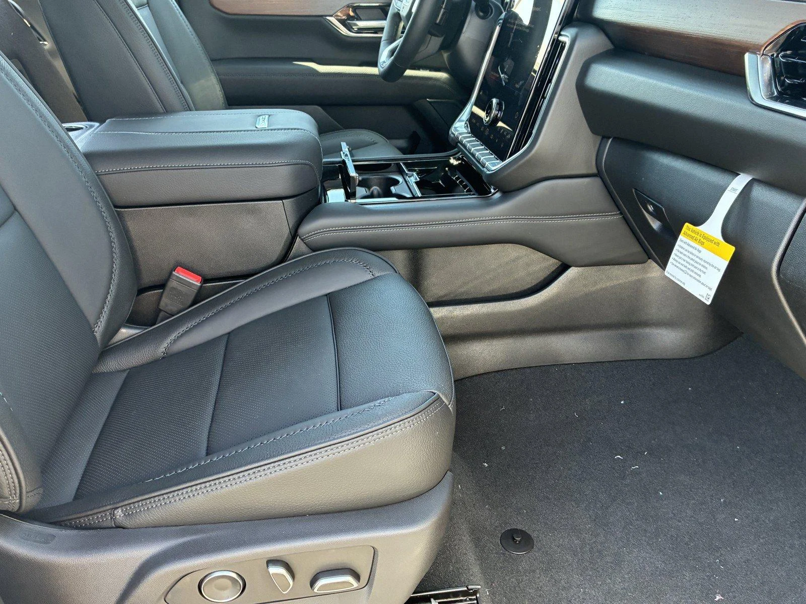2026 GMC Yukon XL Denali - Photo 7