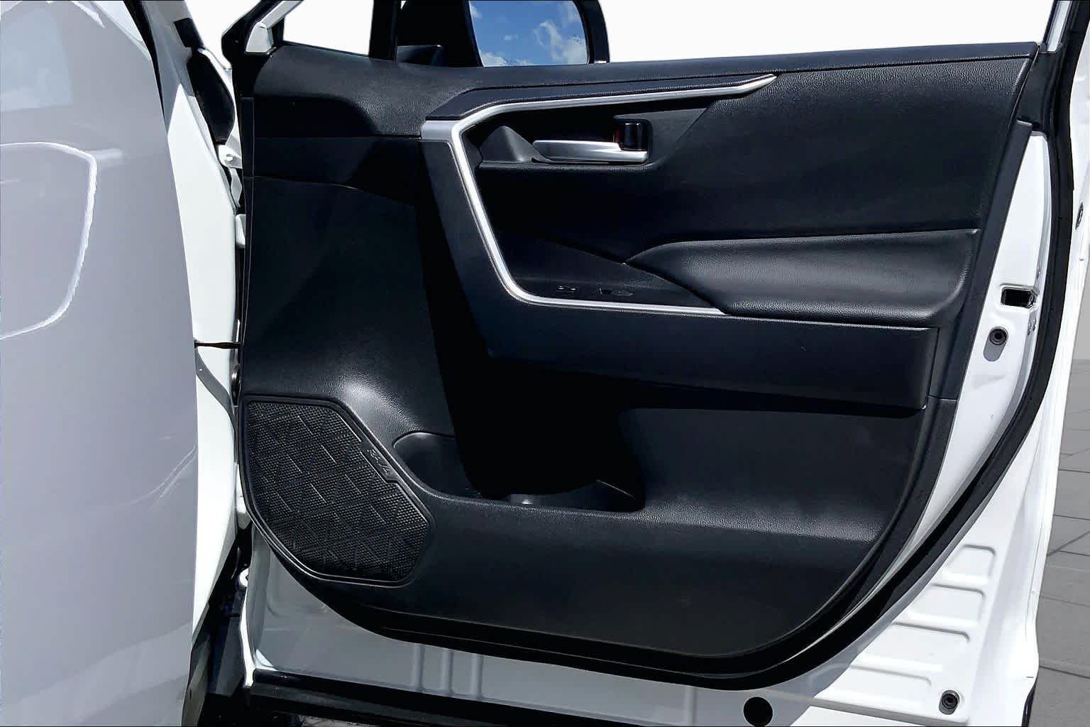 Used 2025 Ice Cap Toyota XLE image 22