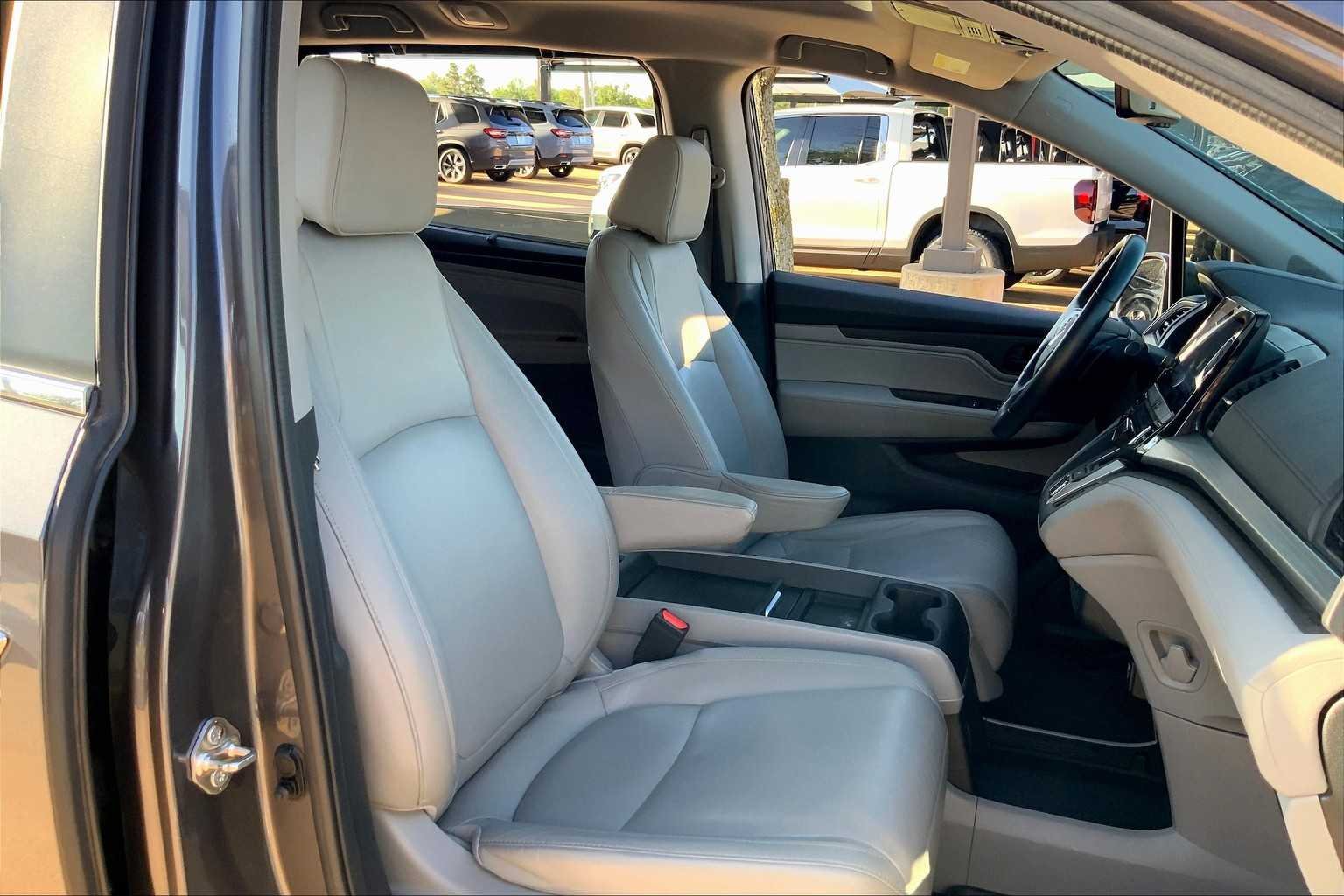 Used 2018 Modern Steel Metallic Honda EX-L image 9