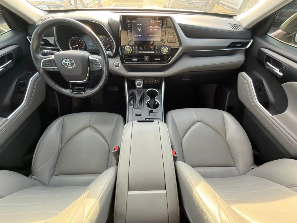 Certified Used 2020 Silver Toyota XLE image 9