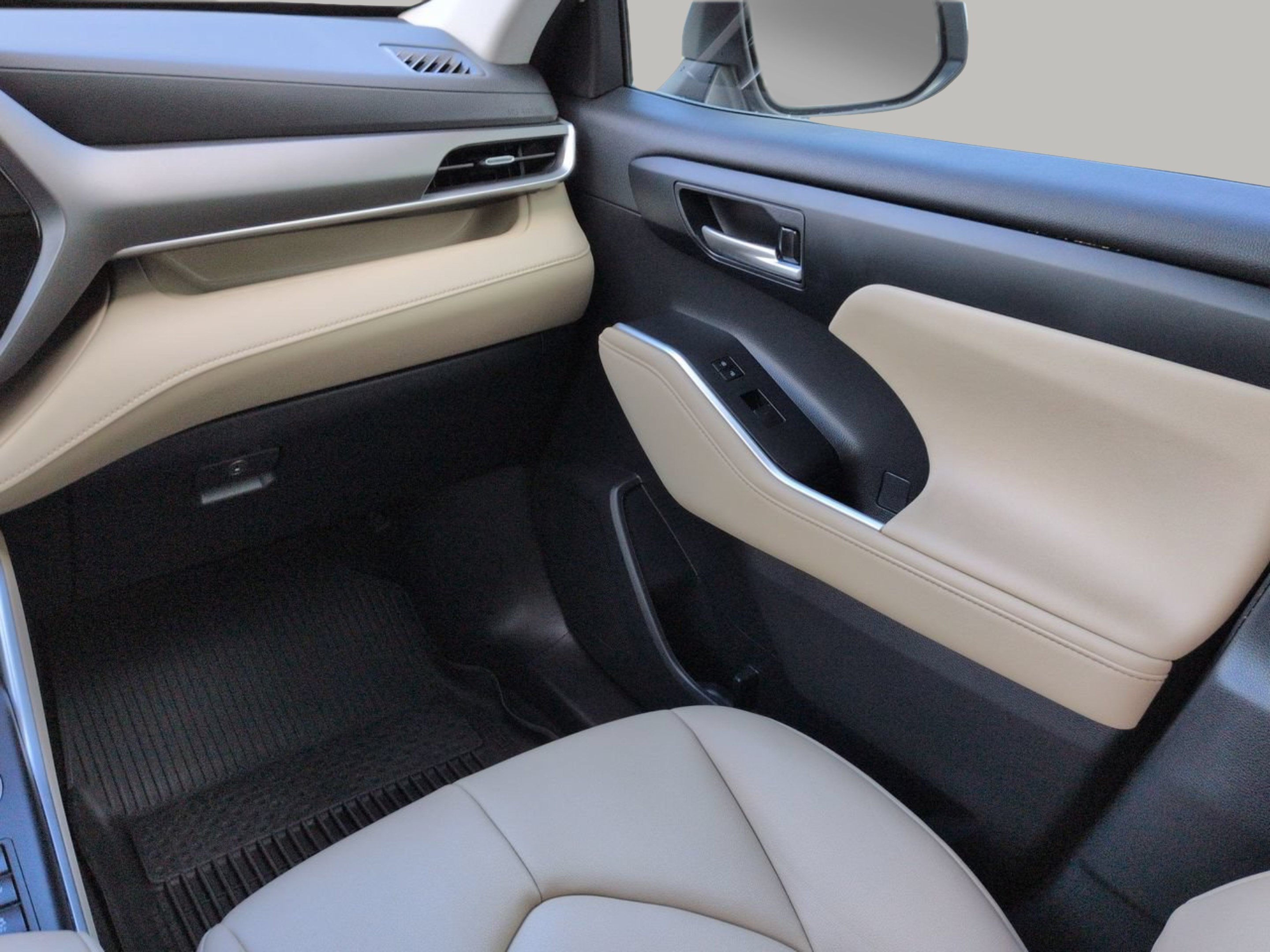 Used 2024 Pearl Toyota XLE image 22