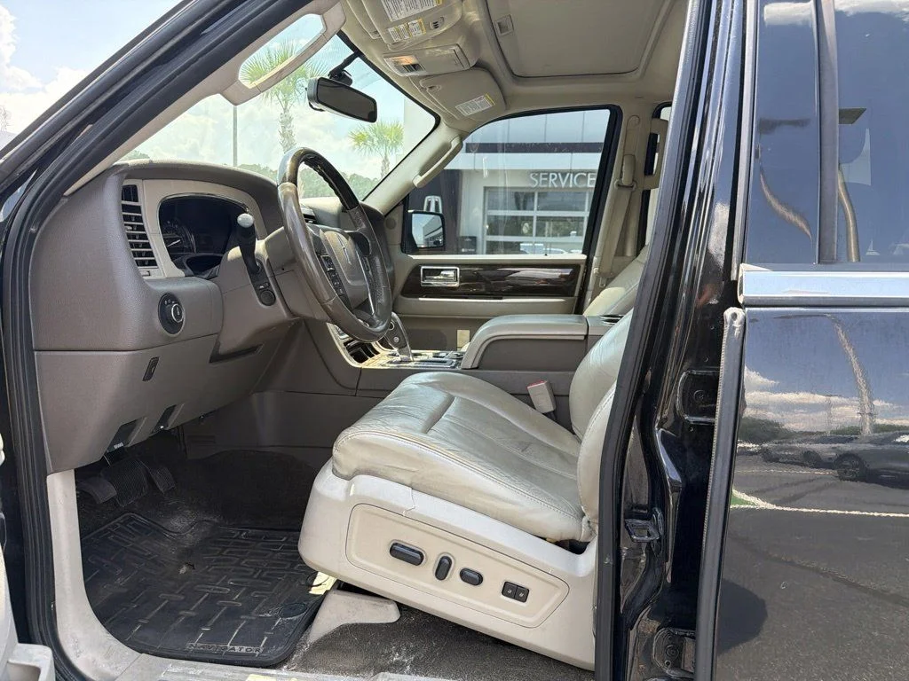 Used 2015 Tuxedo Black Metallic Lincoln Base image 7