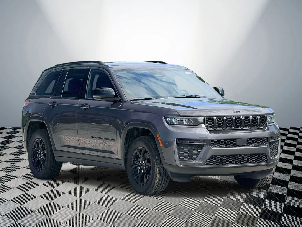 New 2026 Baltic Gray Metallic Clearcoat Jeep Altitude image 4