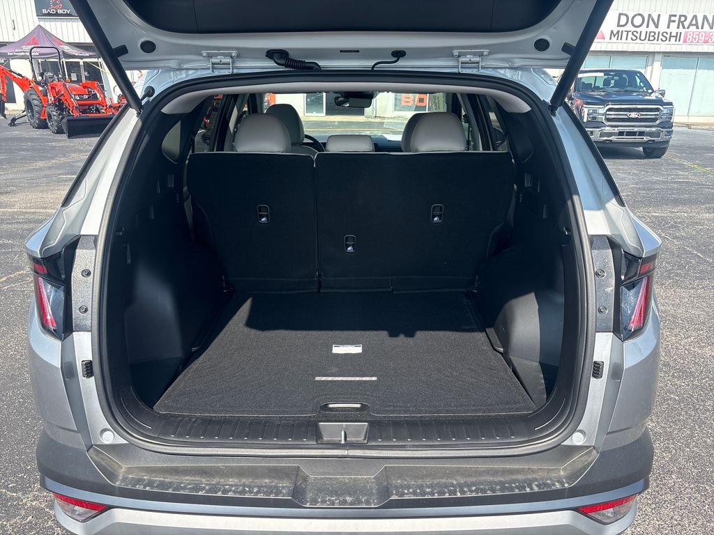 Certified Used 2025 Silver Hyundai SEL Convenience image 9