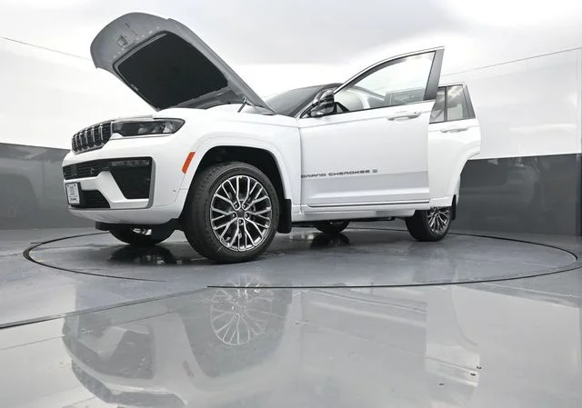 New 2026 Bright White Clear-Coat Exterior Paint Jeep Summit image 33