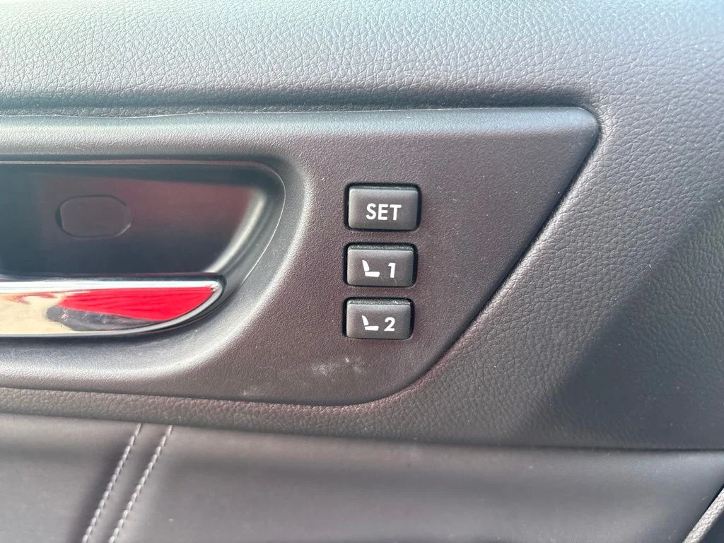 Used 2019 White Subaru 2.5i Limited image 10