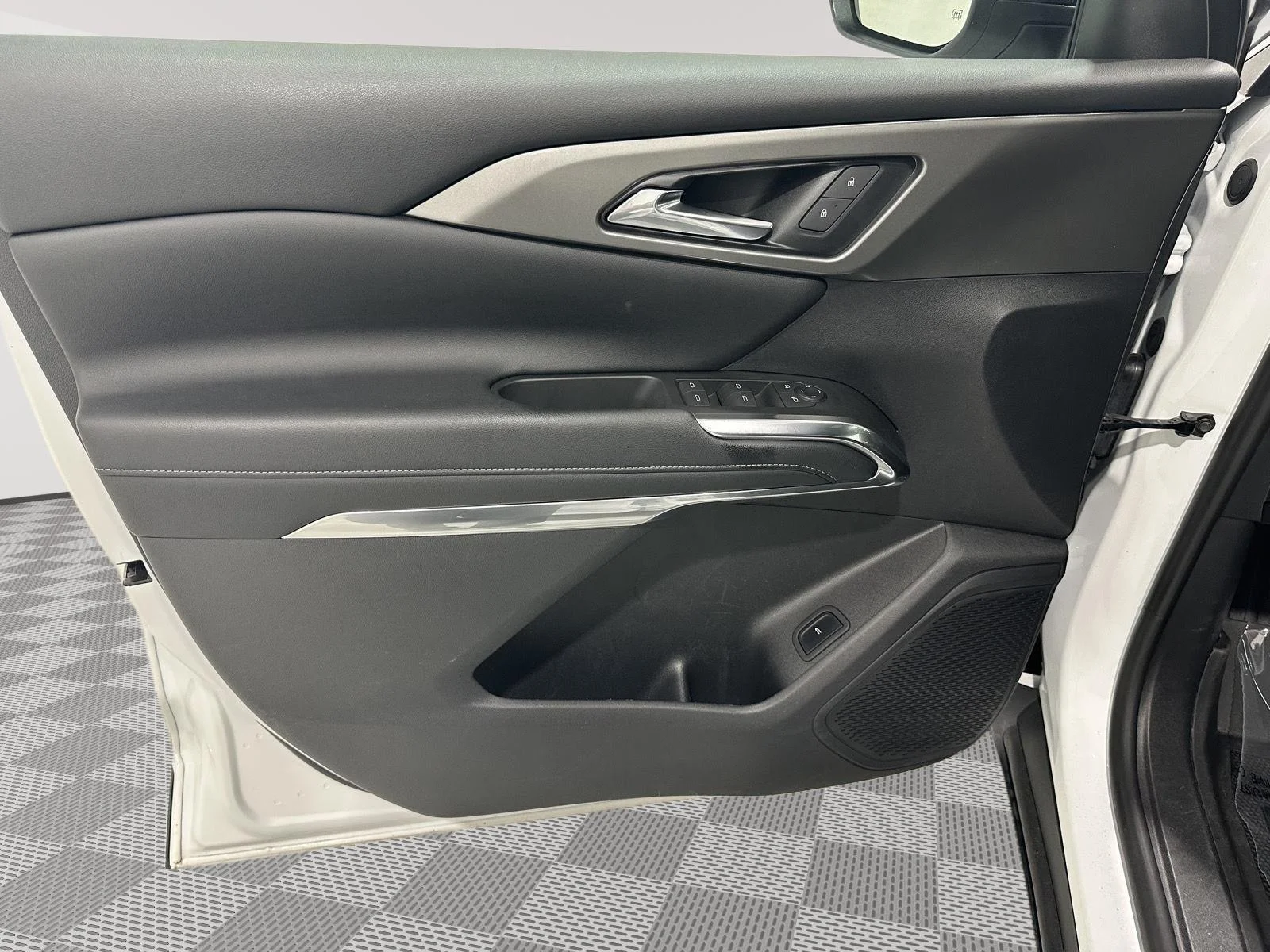 Used 2024 Summit White Chevrolet LT image 20