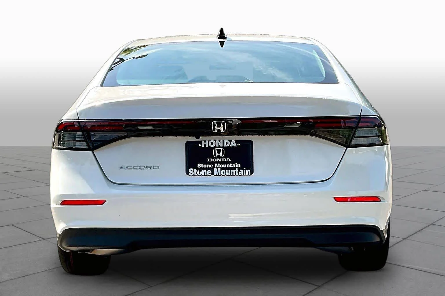 New 2026 Platinum White Pearl Honda SE image 4