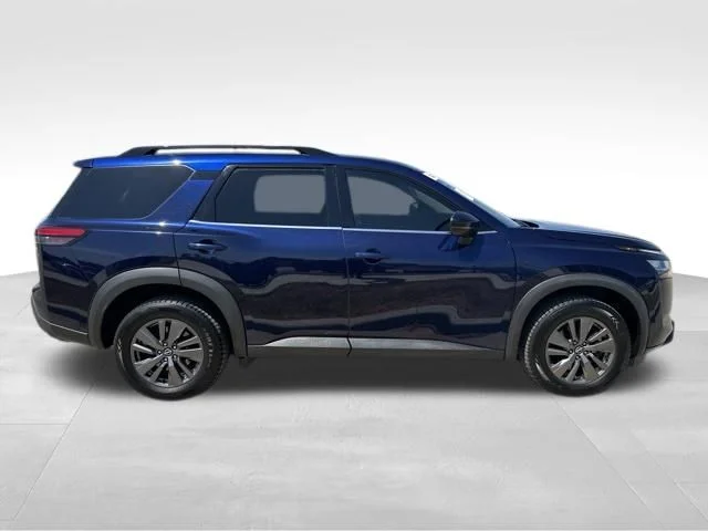Used 2022 Blue Nissan SV image 2